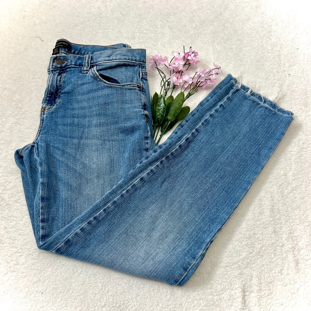 Banana Republic Light Wash Girlfriend Jean - Size 26/2 (Measures 29")